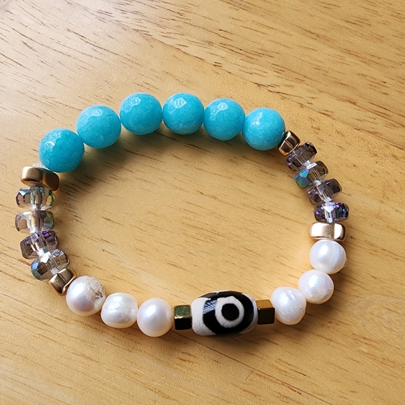 Turquoise and Pearl Beaded Bracelet with Black Accent - Picture 1 of 5